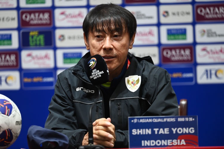 小申带得蛮好的...申台龙上轮2-0沙特惨遭开除,克鲁伊维特现惨败