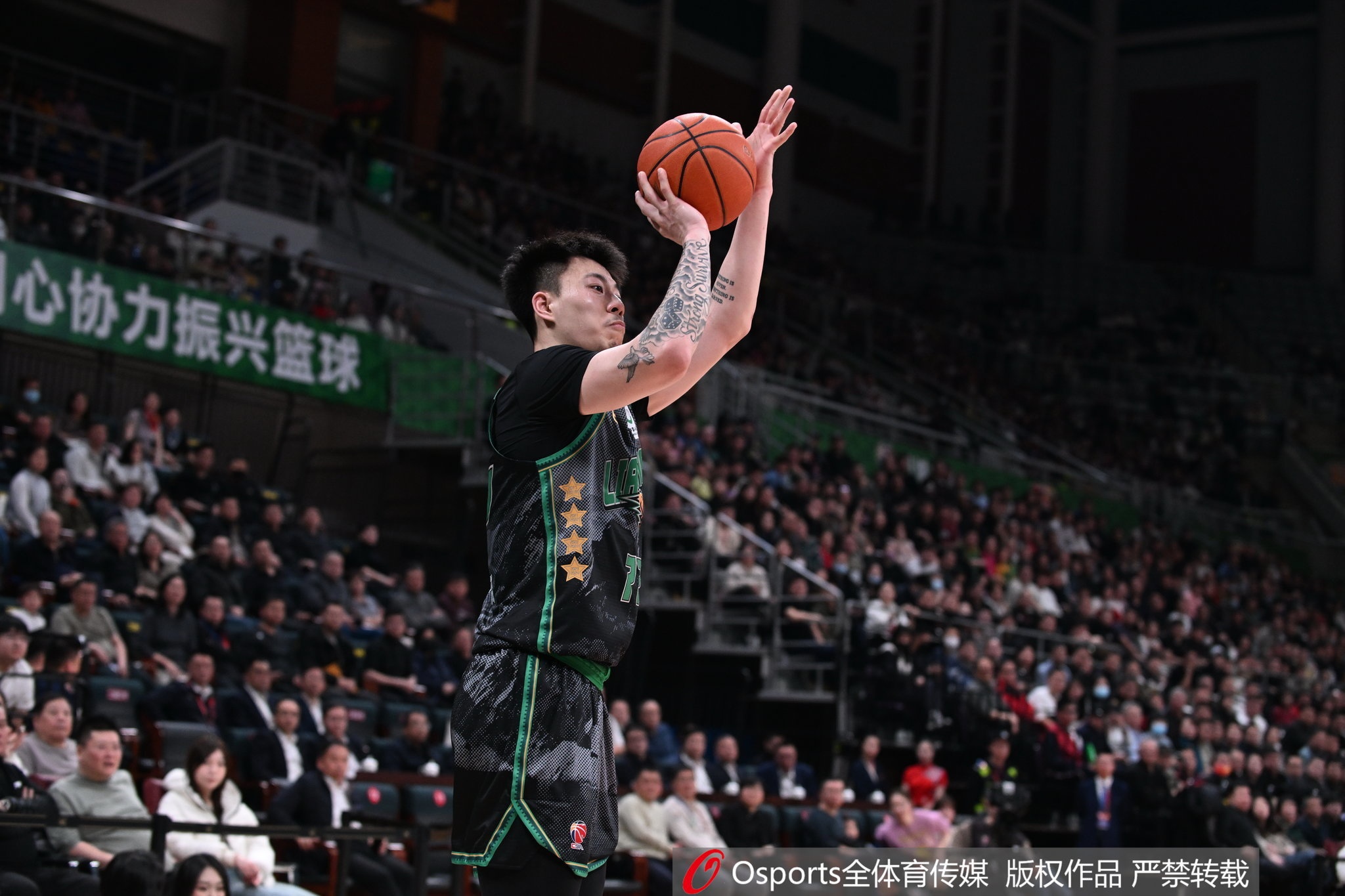准度在线!张镇麟半场7投3中&三分4中2 得到8分1板1助1帽